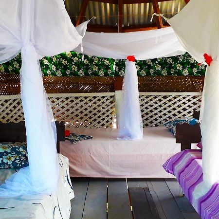 Vacation Beach Fales Hotel Manase Esterno foto