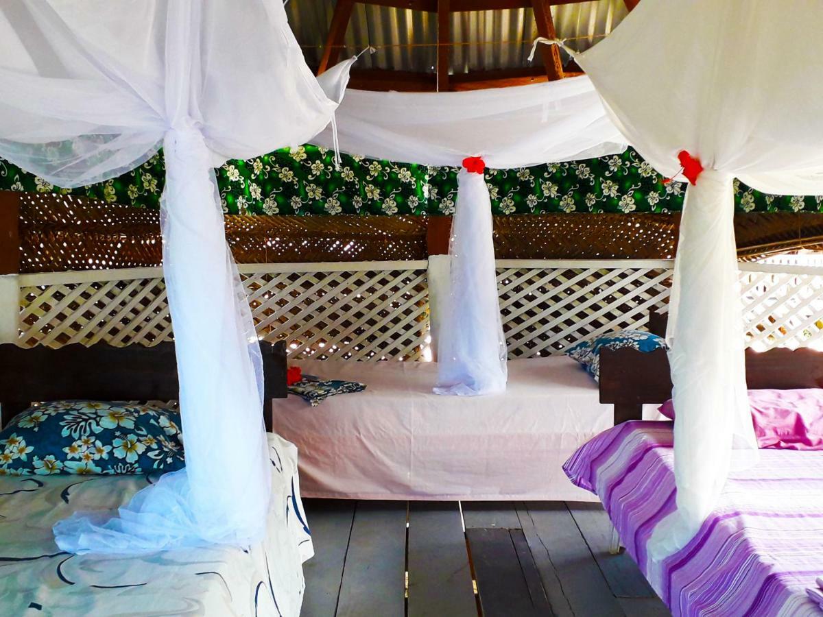 Vacation Beach Fales Hotel Manase Esterno foto