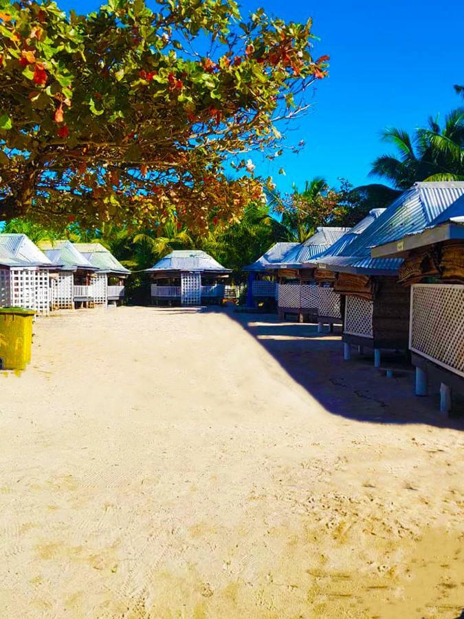 Vacation Beach Fales Hotel Manase Esterno foto