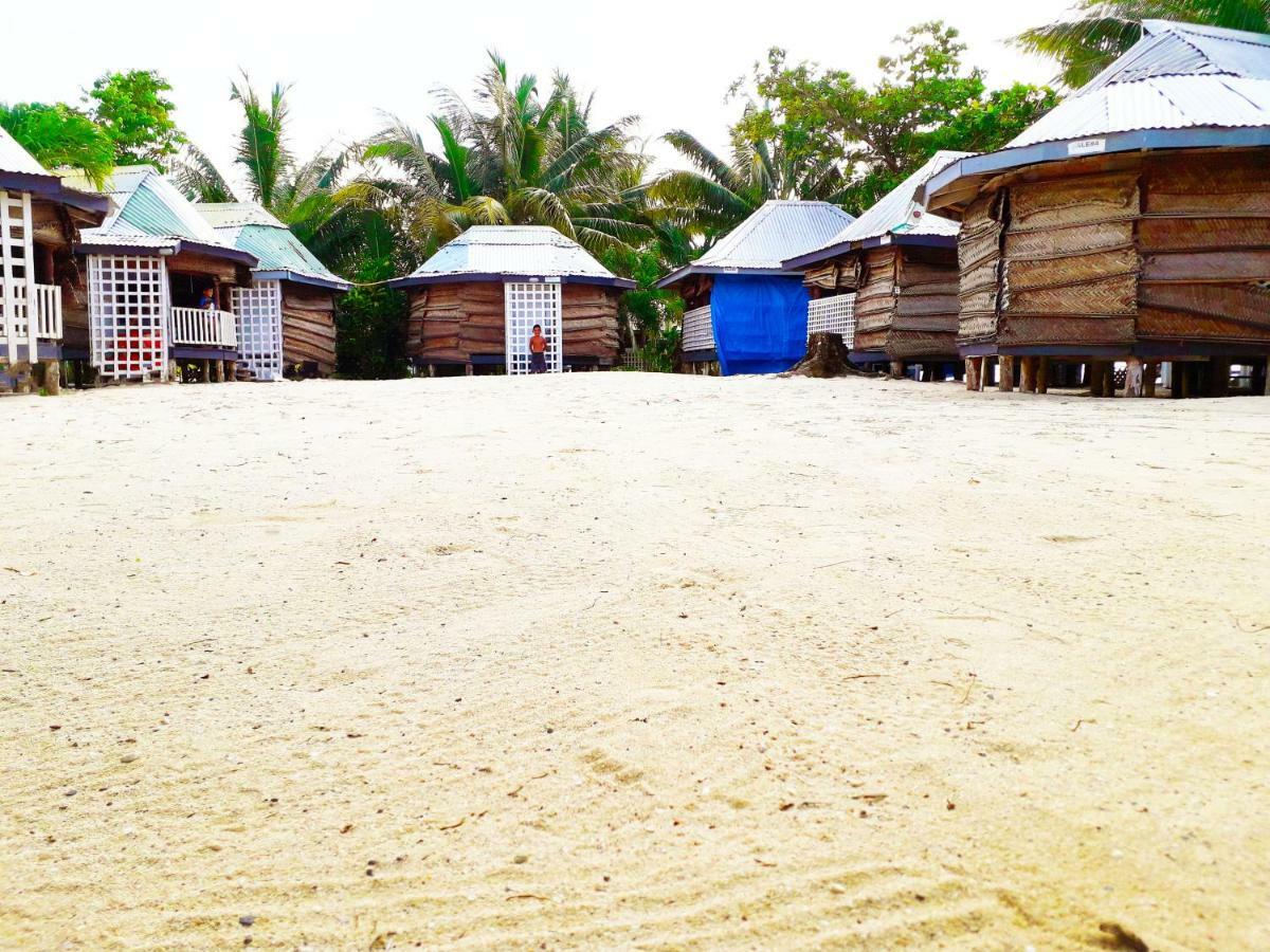 Vacation Beach Fales Hotel Manase Esterno foto