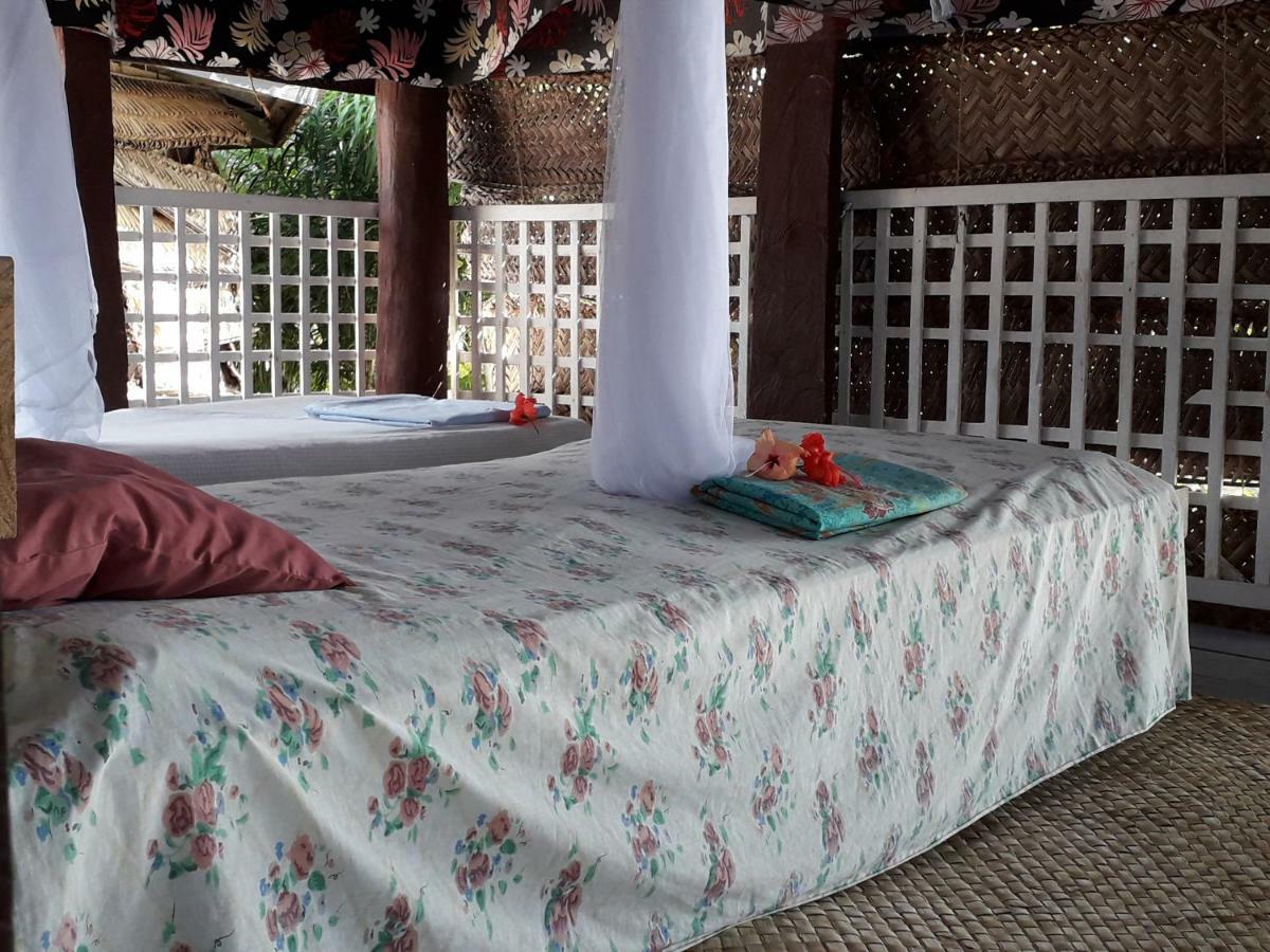 Vacation Beach Fales Hotel Manase Esterno foto