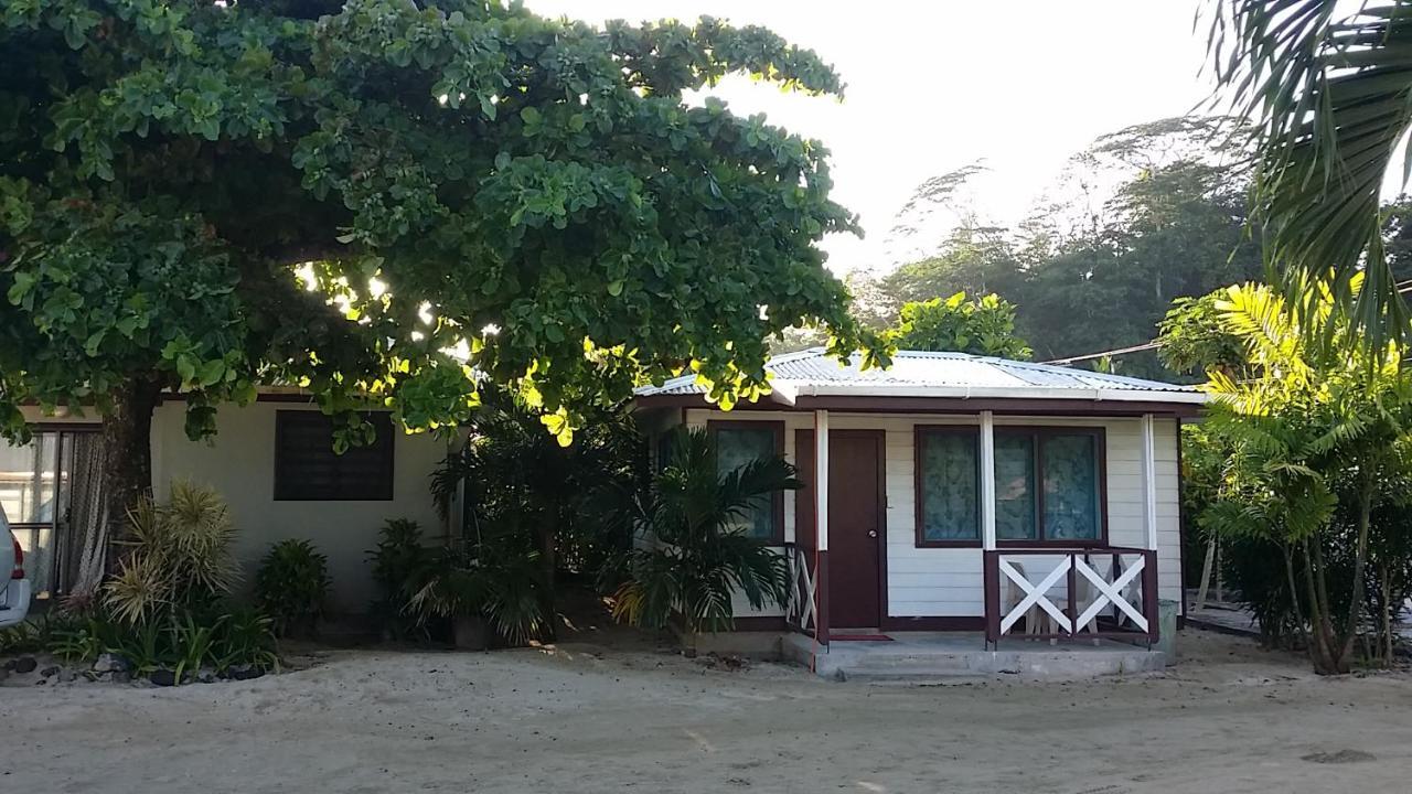 Vacation Beach Fales Hotel Manase Esterno foto